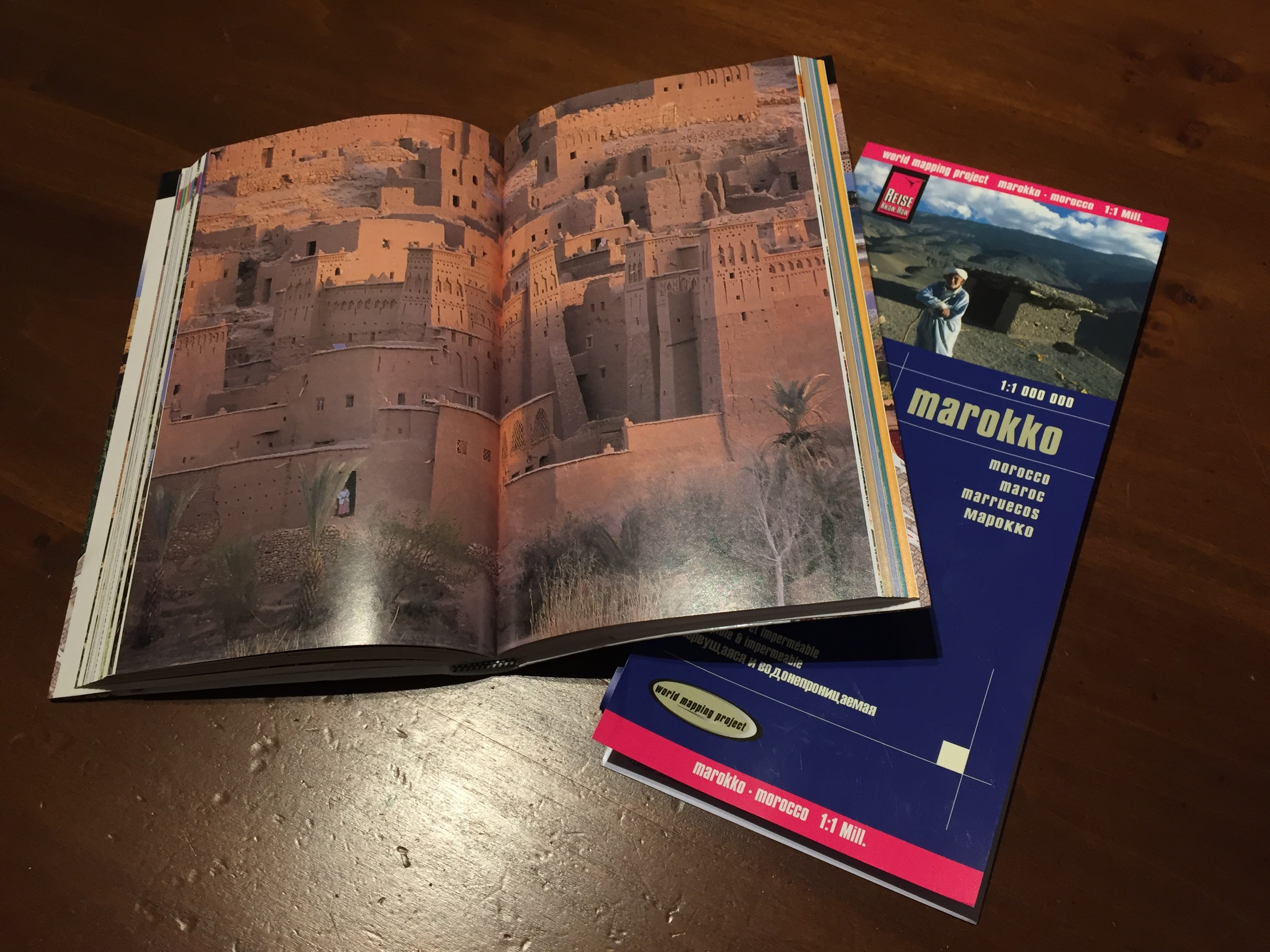 Guida Marocco Mondadori aperta