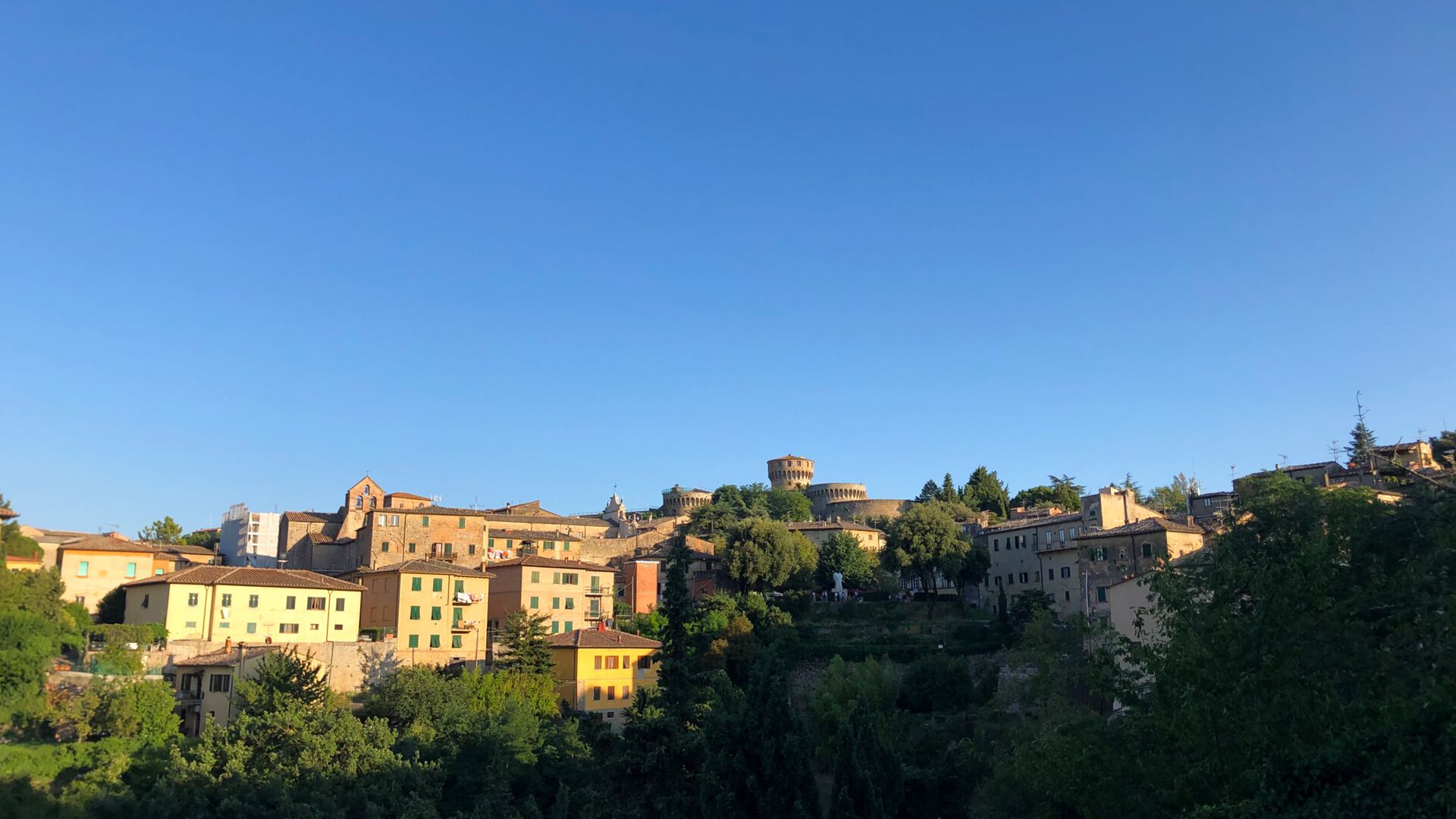 Toscana skyline Volterra