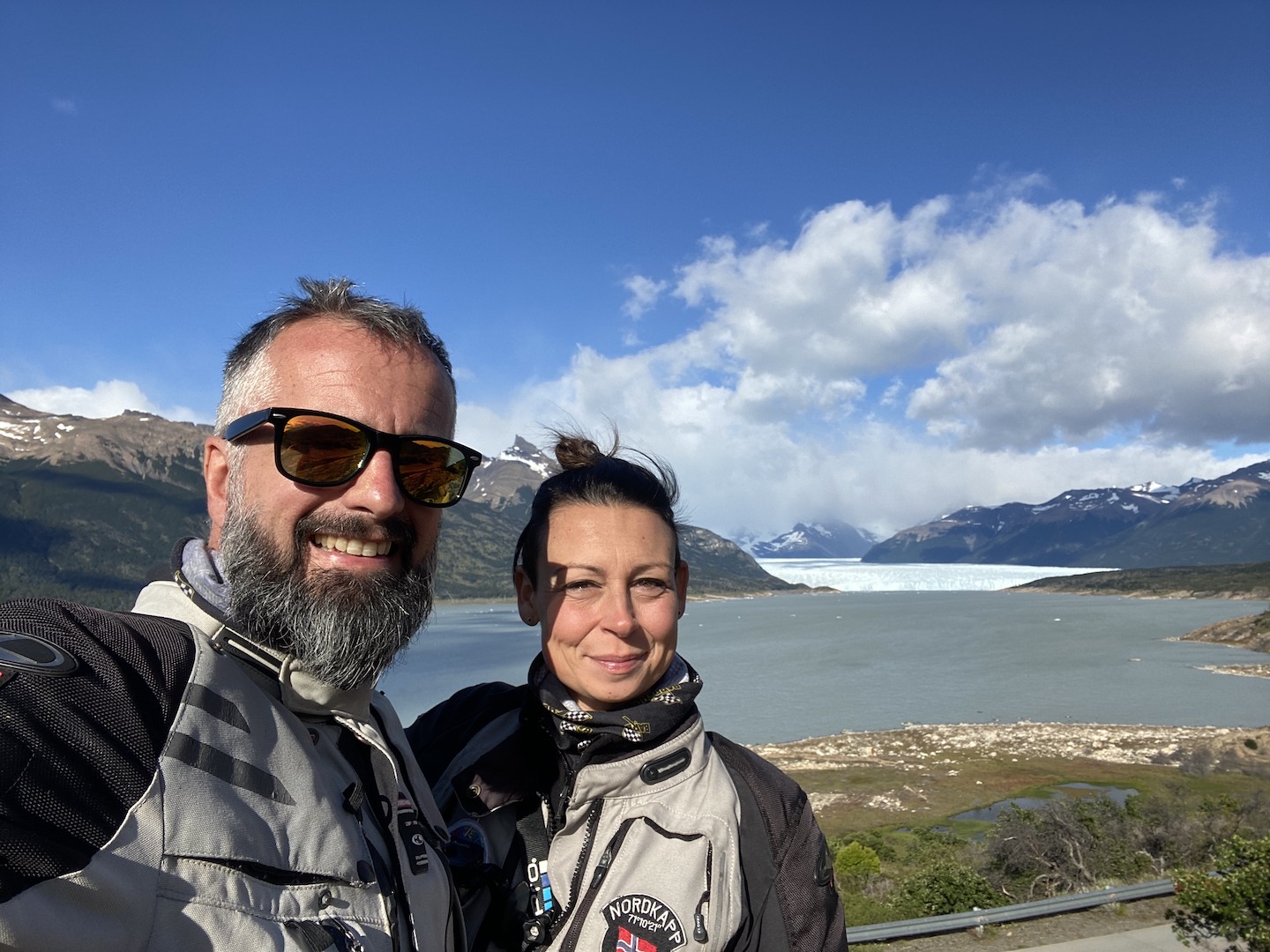 In lontananza vediamo per la prima volta il ghiacciaio Perito Moreno (Argentina)