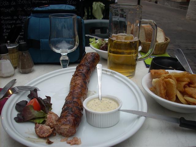 Una leggerezza francese: Andouillette, salsiccione di maiale da accompagnare con patate e birra…!